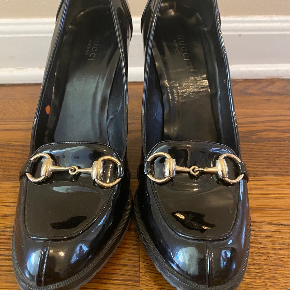 Gucci Horse Buckle Patent Leather Pumps